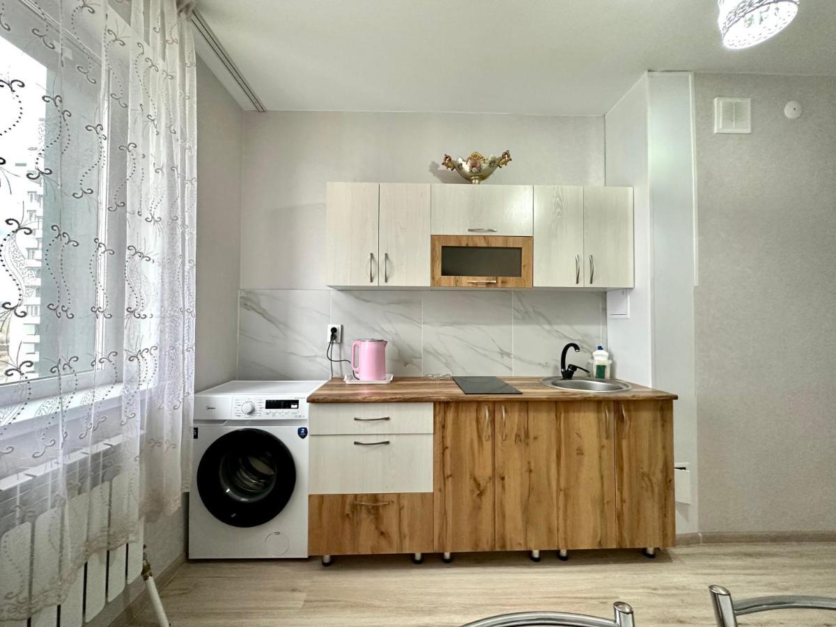1 Комнатная Драмтеатр 1Bedroom Apartment Ustʼ-Kamenogorsk المظهر الخارجي الصورة