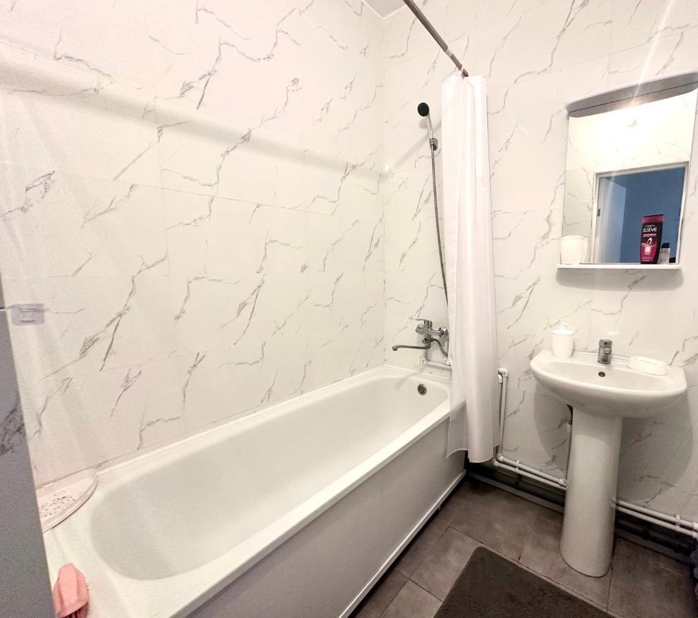 1 Комнатная Драмтеатр 1Bedroom Apartment Ustʼ-Kamenogorsk المظهر الخارجي الصورة